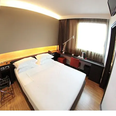 Hotel Postumia Design 4*