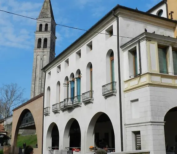 Hotell Postumia Design 4*