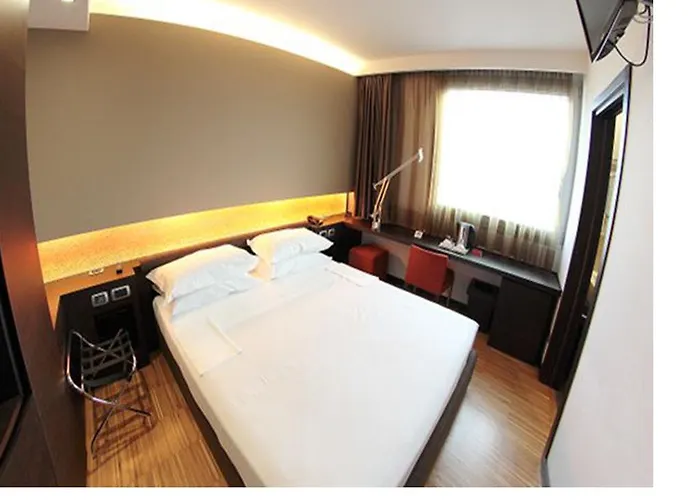Hotell Postumia Design 4*